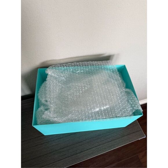 New in Box Tiffany & Co. Crystal Trumpet Champagne Flutes Set of 2 - Picture 4 of 5